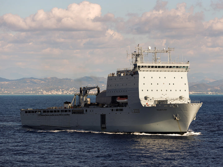 RFA Mounts Bay L3008 Royal Fleet Auxiliary Bay class auxiliary dock landing ship Photo Print or Framed Print - Hampshire Prints