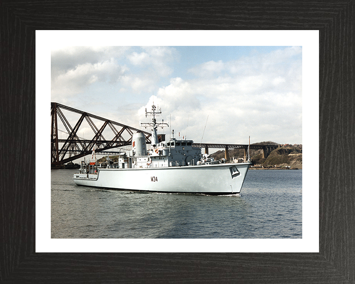 HMS Middleton M34 | Photo Print | Framed Print | Hunt Class | Mine Warfare Vessel | Royal Navy