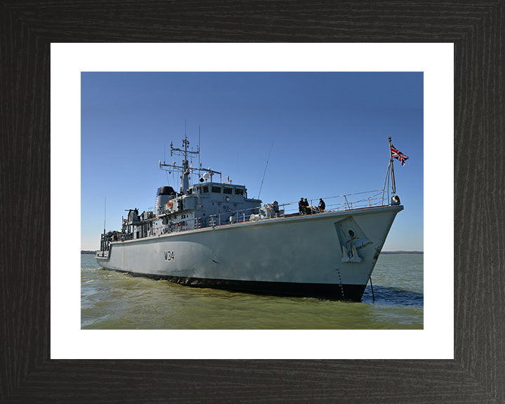 HMS Middleton M34 Royal Navy Hunt class mine countermeasures vessel Photo Print or Framed Print - Hampshire Prints