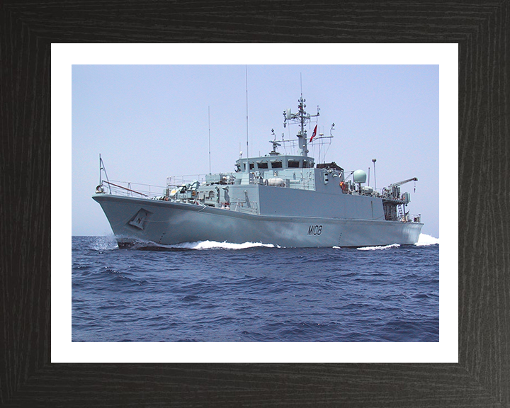 HMS Grimsby M108 Royal Navy Sandown class minehunter Photo Print or Framed Print - Hampshire Prints