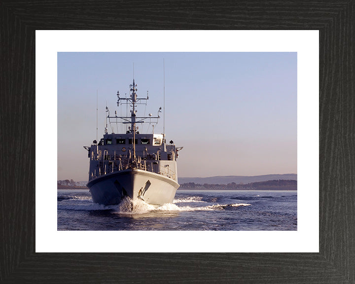 HMS Shoreham M112 Royal Navy Sandown class minehunter Photo Print or Framed Print - Hampshire Prints