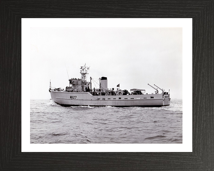 HMS Darlaston M1127 | Photo Print | Framed Print | Ton Class | Minesweeper | Royal Navy