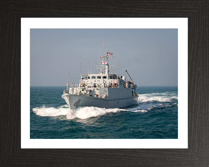 HMS Shoreham M112 | Photo Print | Framed Print | Sandown Class | Minehunter | Royal Navy