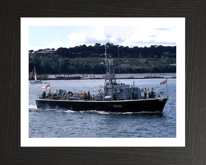 HMS Flintham M2628 | Photo Print | Framed Print | Ham Class | Minesweeper | Royal Navy