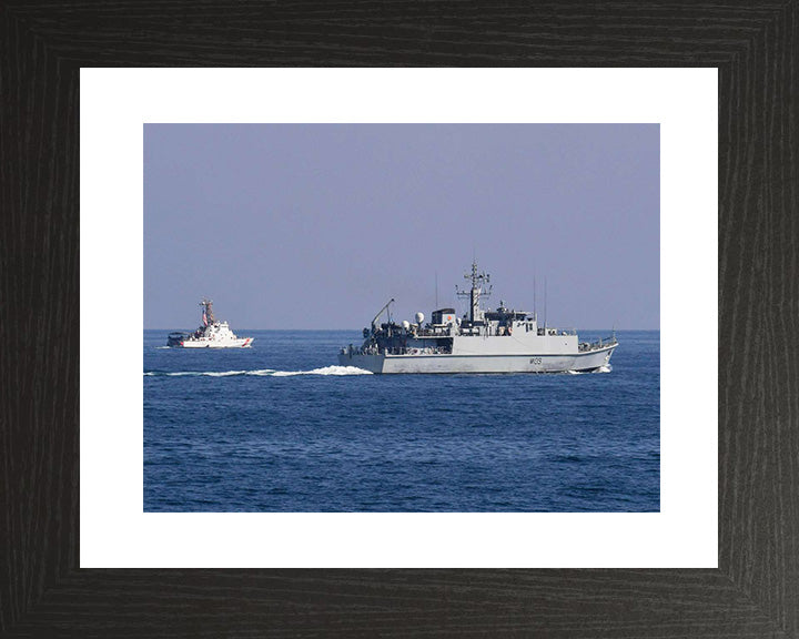 HMS Bangor M109 Royal Navy Sandown class minehunter Photo Print or Framed Print - Hampshire Prints