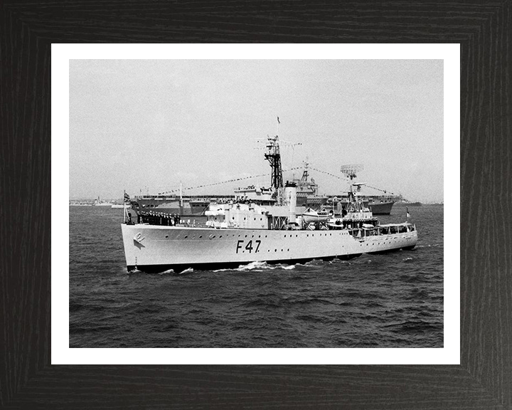 HMS Fleetwood F47 Royal Navy Grimsby class sloop Photo Print or Framed Print - Hampshire Prints