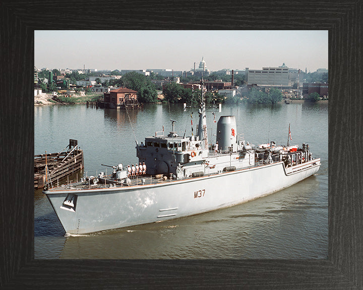 HMS Chiddingfold M37 Royal Navy Hunt class minehunter Photo Print or Framed Print - Hampshire Prints