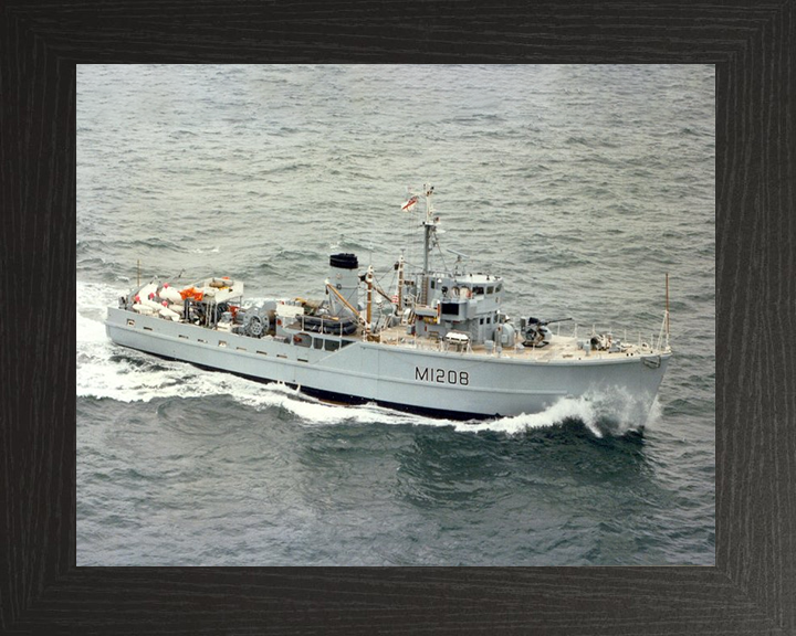 HMS Lewiston M1208 | Photo Print | Framed Print | Ton Class | Minesweeper | Royal Navy