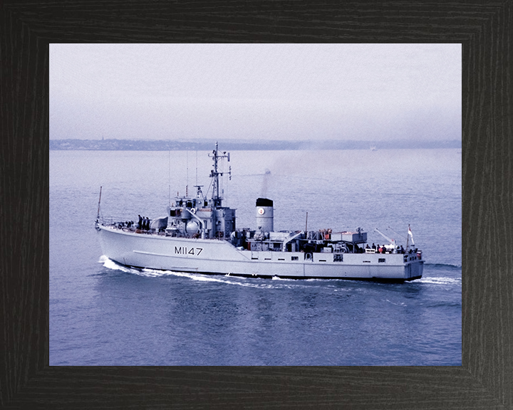 HMS Hubberston M1147 Royal Navy Ton-Class Minesweeper Photo Print or Framed Print - Hampshire Prints