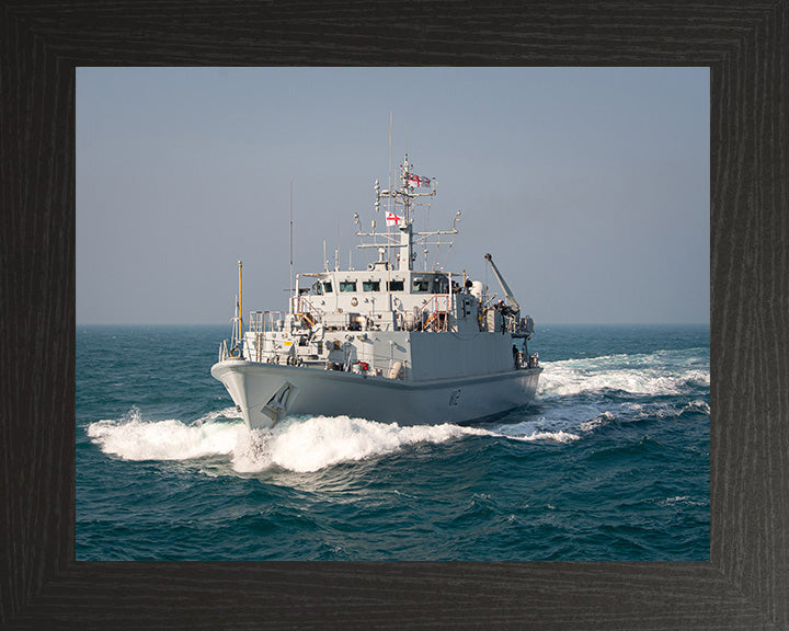 HMS Shoreham M112 | Photo Print | Framed Print | Sandown Class | Minehunter | Royal Navy