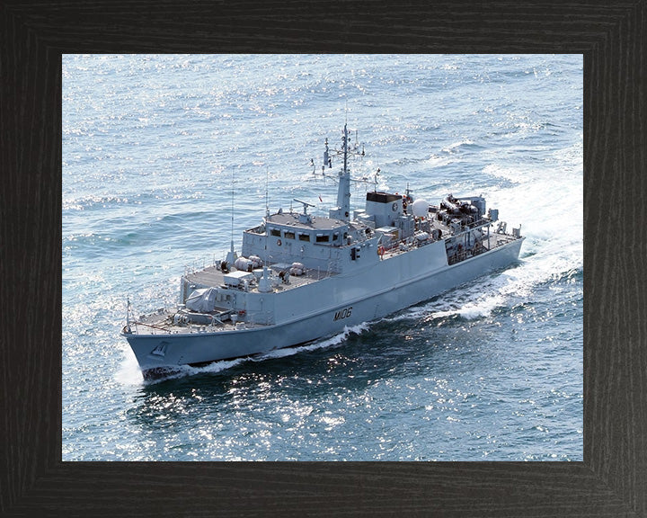 HMS Penzance M106 | Photo Print | Framed Print | Sandown Class | Minehunter | Royal Navy - Hampshire Prints