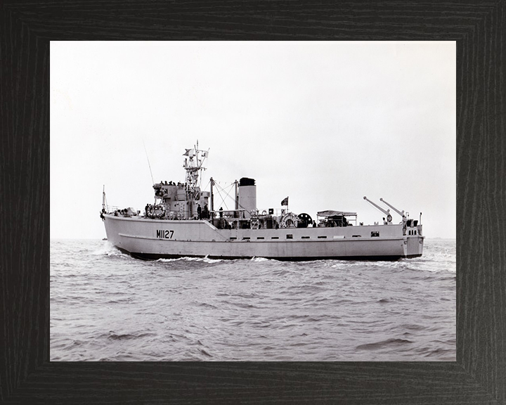 HMS Darlaston M1127 | Photo Print | Framed Print | Ton Class | Minesweeper | Royal Navy