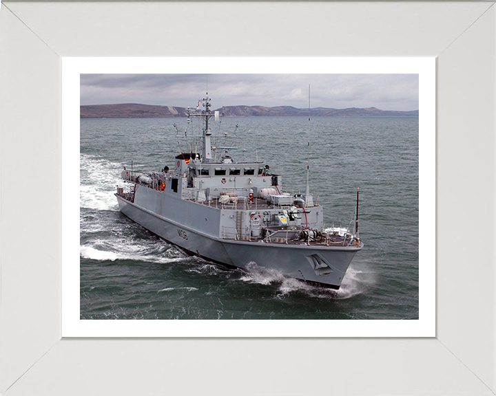 HMS Grimsby M108 Royal Navy Sandown class minehunter Photo Print or Framed Print - Hampshire Prints