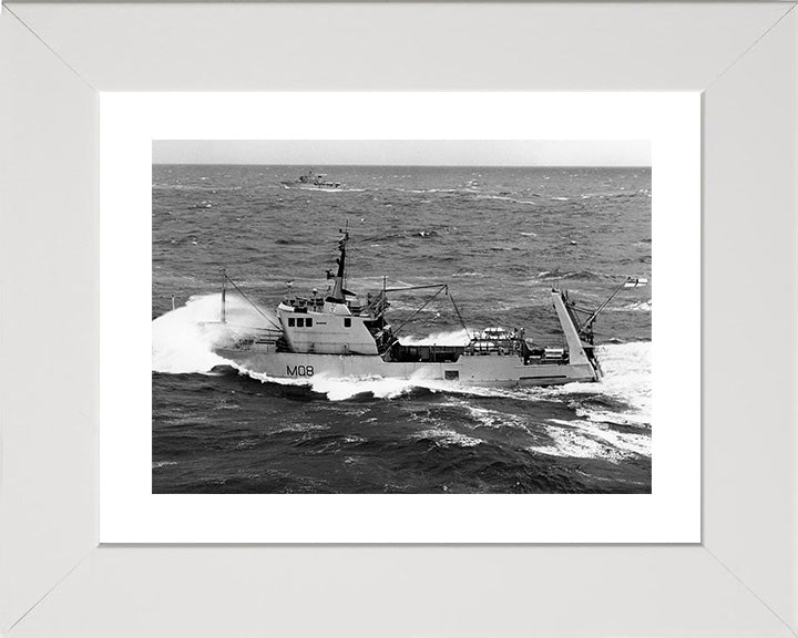 HMS Venturer M08 Royal Navy Converted minesweeper Photo Print or Framed Print - Hampshire Prints