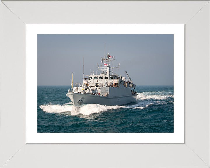 HMS Shoreham M112 | Photo Print | Framed Print | Sandown Class | Minehunter | Royal Navy