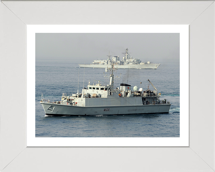 HMS Grimsby M108 | Photo Print | Framed Print | Sandown Class | Minehunter | Royal Navy