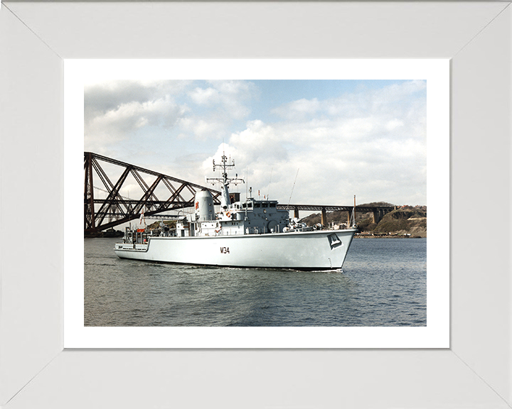 HMS Middleton M34 | Photo Print | Framed Print | Hunt Class | Mine Warfare Vessel | Royal Navy