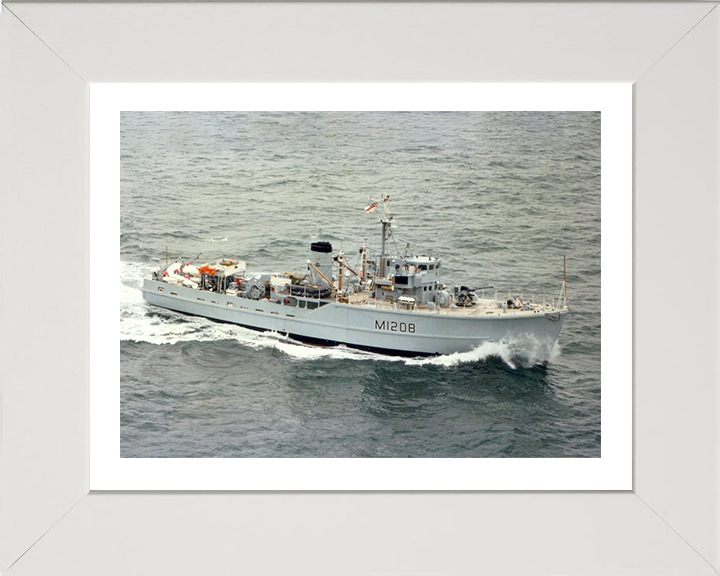 HMS Lewiston M1208 | Photo Print | Framed Print | Ton Class | Minesweeper | Royal Navy