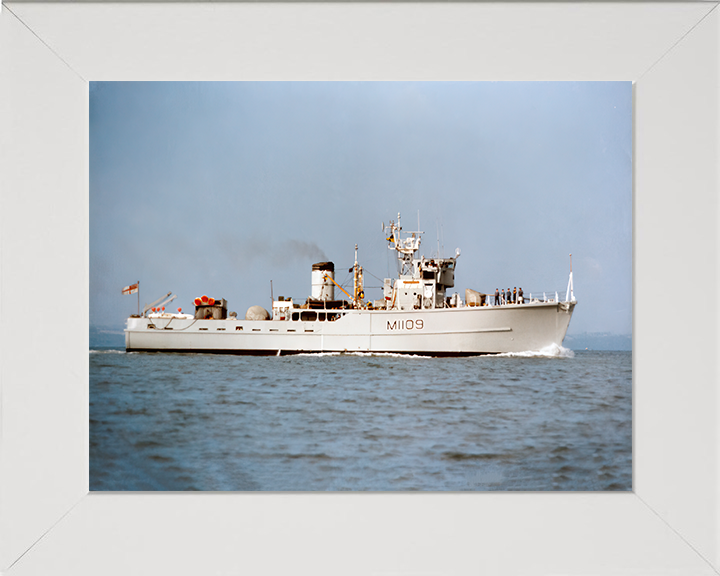 HMS Bickington M1109 | Photo Print | Framed Print | Ton Class | Minesweeper | Royal Navy