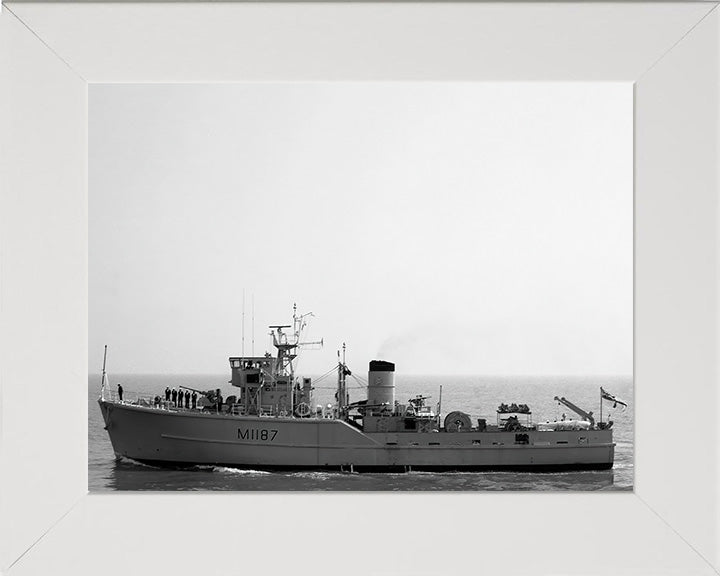 HMS Upton M1187 Royal Navy Ton class minesweeper Photo Print or Framed Print - Hampshire Prints