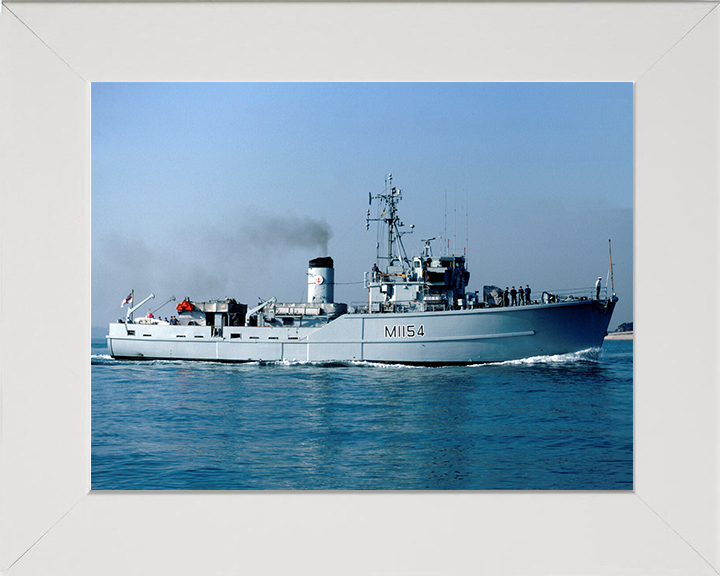 HMS Kellington M1154 | Photo Print | Framed Print | Ton Class | Minesweeper | Royal Navy