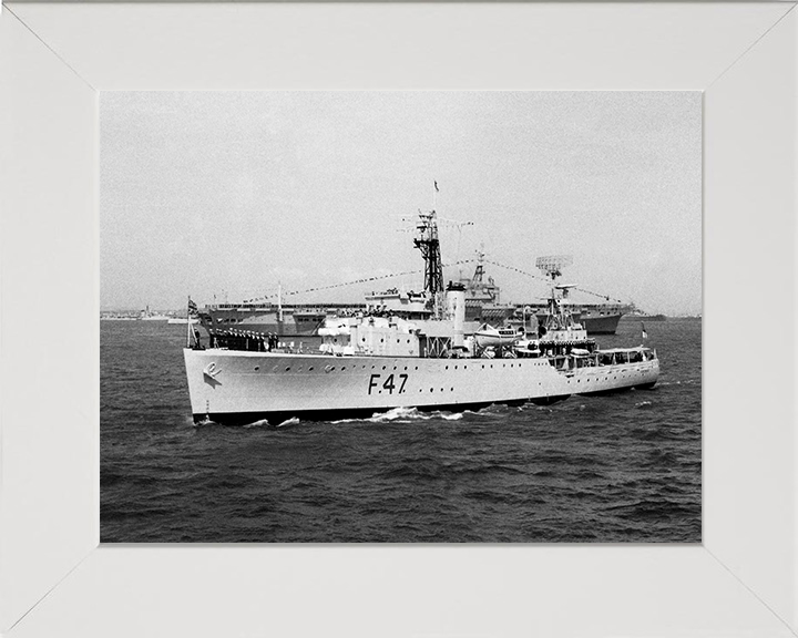 HMS Fleetwood F47 Royal Navy Grimsby class sloop Photo Print or Framed Print - Hampshire Prints