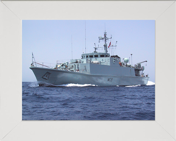 HMS Grimsby M108 Royal Navy Sandown class minehunter Photo Print or Framed Print - Hampshire Prints