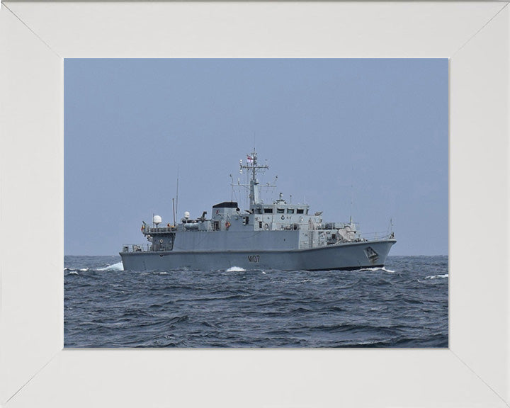 HMS Pembroke M107 Royal Navy Sandown class minehunter Photo Print or Framed Print - Hampshire Prints