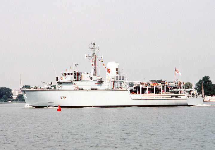 HMS Cottesmore M32 Royal Navy Hunt class minehunter Photo Print or Framed Print - Hampshire Prints