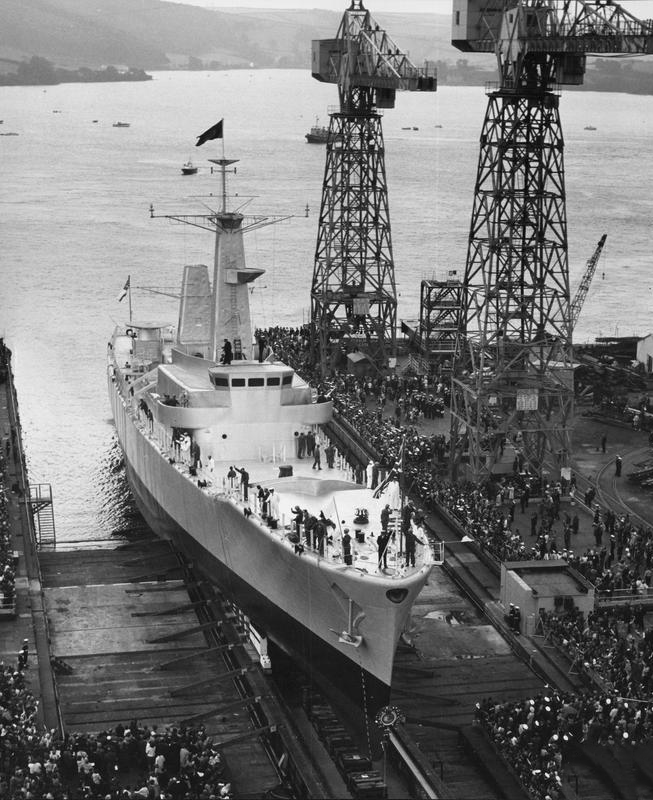 HMS Scylla F71 Royal Navy Leander class frigate Photo Print or Framed Print - Hampshire Prints