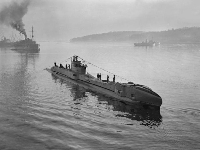 HMS Thunderbolt N25 Royal Navy T class Submarine Photo Print or Framed Print - Hampshire Prints