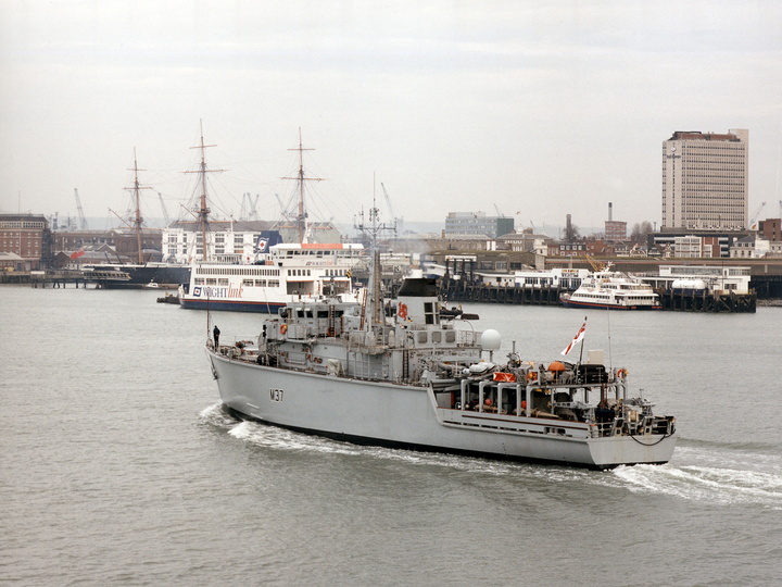 HMS Chiddingfold M37 | Photo Print | Framed Print | Hunt Class | Minehunter | Royal Navy