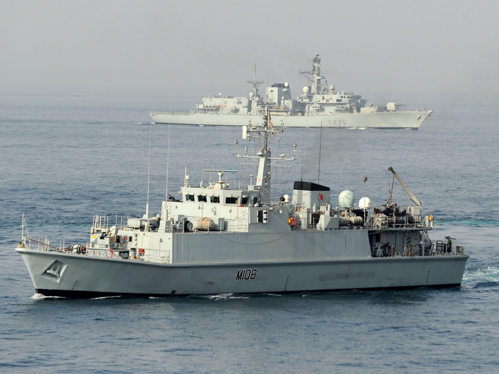 HMS Grimsby M108 | Photo Print | Framed Print | Sandown Class | Minehunter | Royal Navy