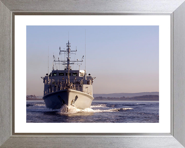 HMS Shoreham M112 Royal Navy Sandown class minehunter Photo Print or Framed Print - Hampshire Prints