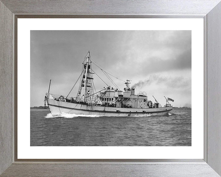 HMS MMS 1717 (J517) Royal Navy MMS Class Minesweeper Photo Print or Framed Print - Hampshire Prints