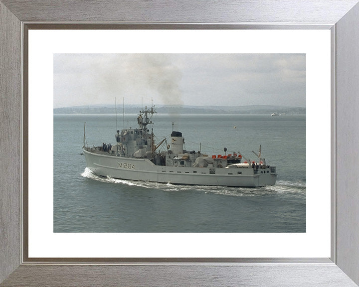 HMS Stubbington M1204 Royal Navy Ton class minesweeper Photo Print or Framed Print - Hampshire Prints