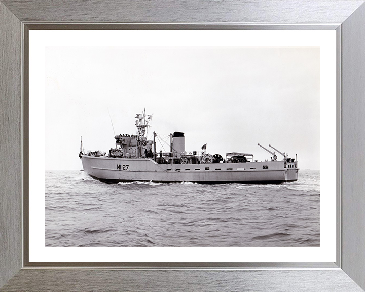 HMS Darlaston M1127 | Photo Print | Framed Print | Ton Class | Minesweeper | Royal Navy