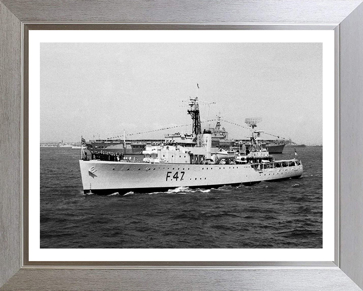 HMS Fleetwood F47 Royal Navy Grimsby class sloop Photo Print or Framed Print - Hampshire Prints