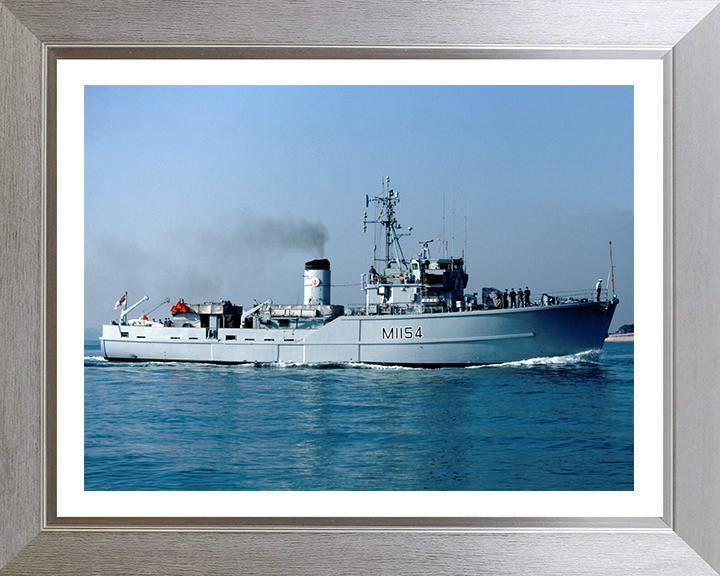 HMS Kellington M1154 | Photo Print | Framed Print | Ton Class | Minesweeper | Royal Navy