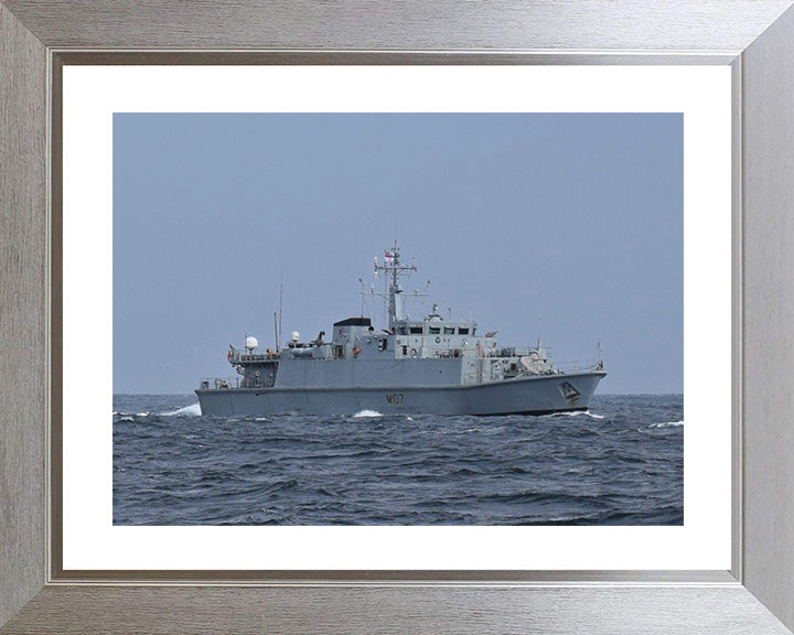 HMS Pembroke M107 Royal Navy Sandown class minehunter Photo Print or Framed Print - Hampshire Prints