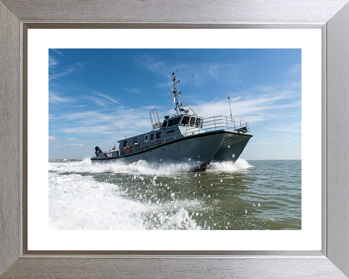 HMS Magpie H130 | Photo Print | Framed Print | Coastal Survey Vessel | Royal Navy - Hampshire Prints