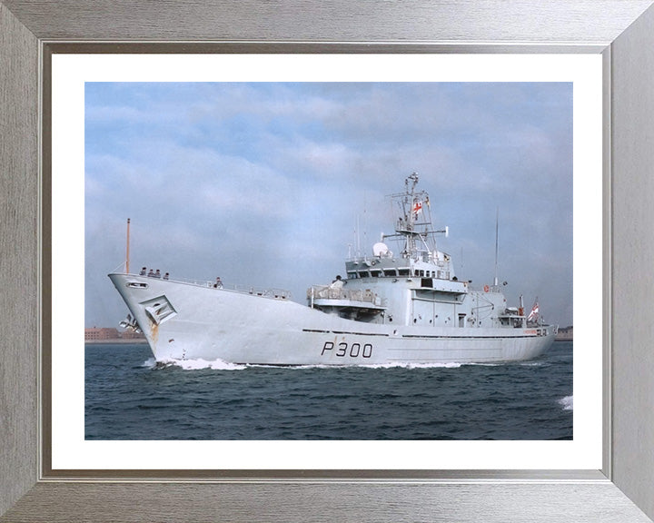 HMS Lindisfarne P300 Royal Navy Island class patrol vessel Photo Print or Framed Print - Hampshire Prints