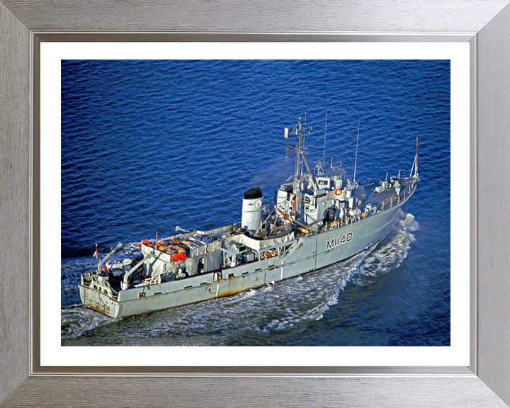 HMS Gavinton M1140 Royal Navy Ton Class Minesweeper Photo Print or Framed Print - Hampshire Prints