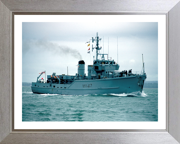 HMS Hubberston M1147 | Photo Print | Framed Print | Ton Class | Minesweeper | Royal Navy