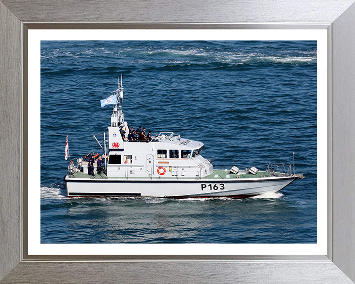 HMS Express P163 Royal Navy Archer Class P2000 Patrol vessel Photo Print or Framed Print - Hampshire Prints