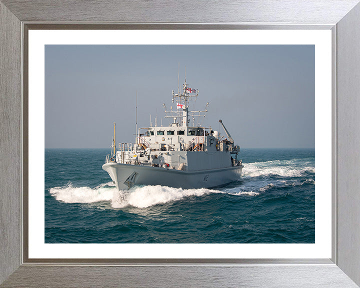 HMS Shoreham M112 | Photo Print | Framed Print | Sandown Class | Minehunter | Royal Navy