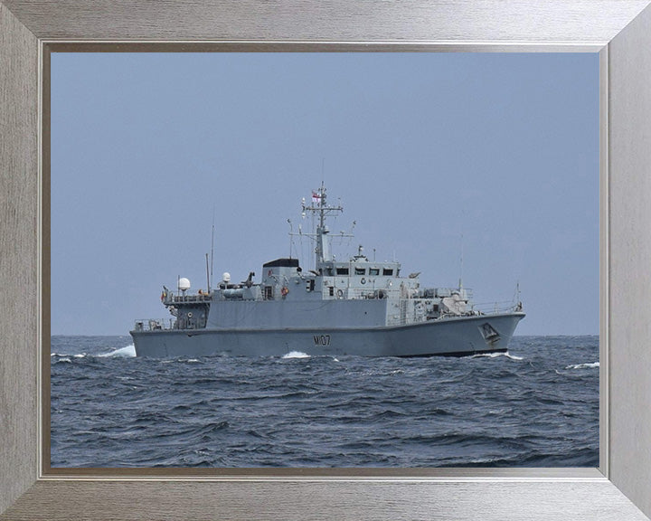 HMS Pembroke M107 Royal Navy Sandown class minehunter Photo Print or Framed Print - Hampshire Prints