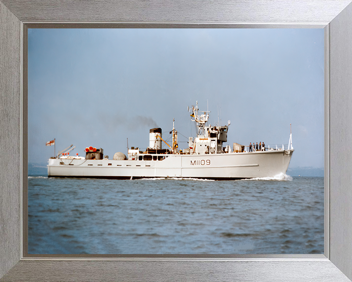 HMS Bickington M1109 | Photo Print | Framed Print | Ton Class | Minesweeper | Royal Navy