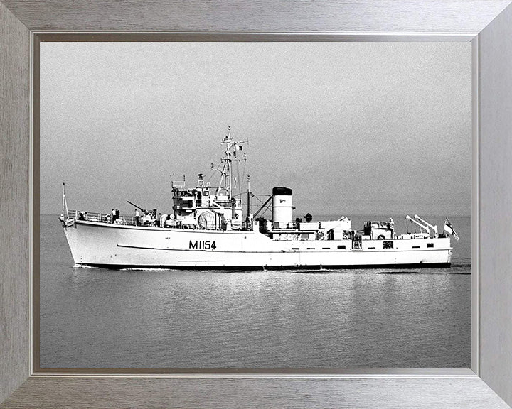 HMS Kellington M1154 Royal Navy Ton Class Minesweeper Photo Print or Framed Print - Hampshire Prints