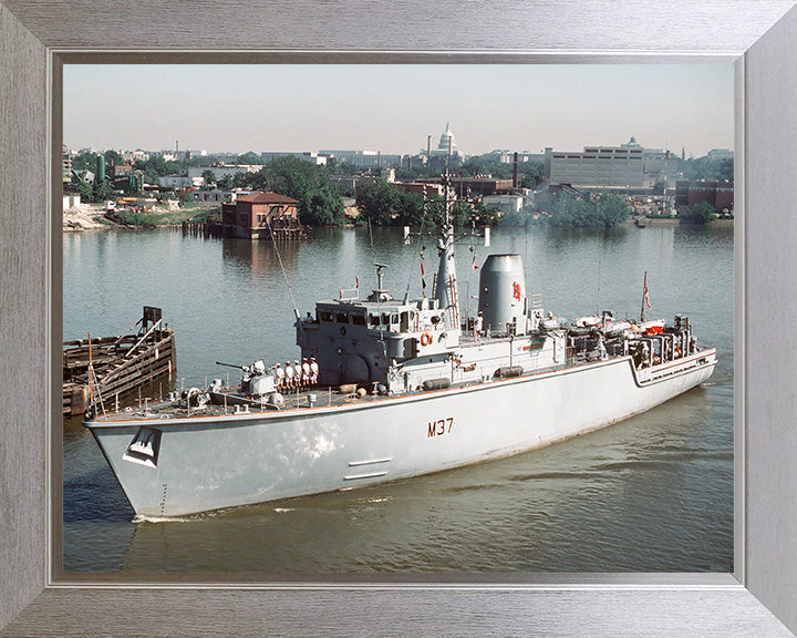 HMS Chiddingfold M37 Royal Navy Hunt class minehunter Photo Print or Framed Print - Hampshire Prints